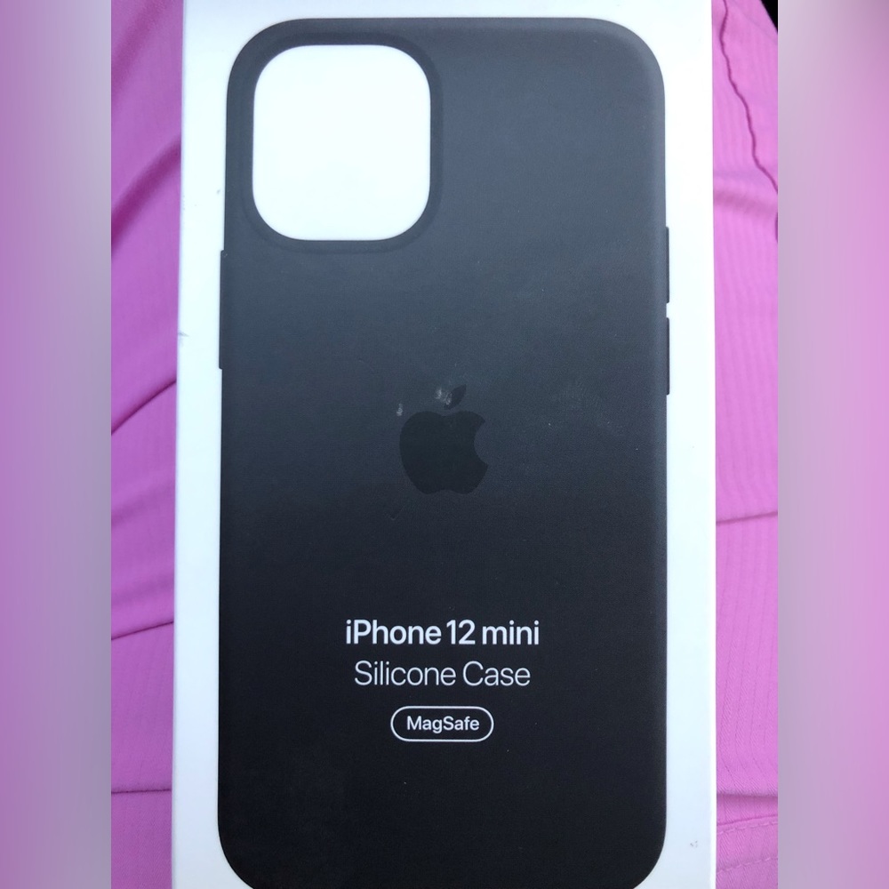 M*BRAND NEW* NIB Genuine OEM Apple iPhone 12 Mini Silicone Case w/MagSafe. Black